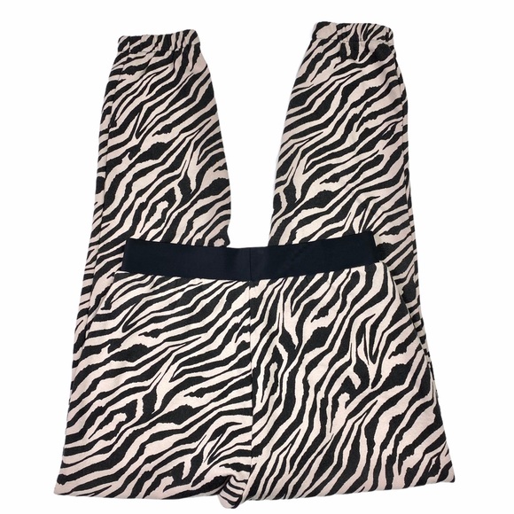 ♦️SOLD♦️Victoria’s Secret Zebra Fleece Jogger Set - Picture 6 of 16